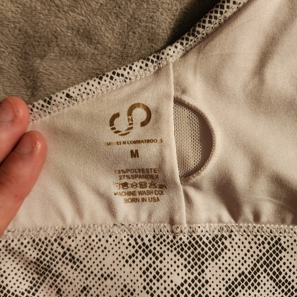 Set of Curves and Combatboots Snake print leggings and bra. - Picture 8 of 9